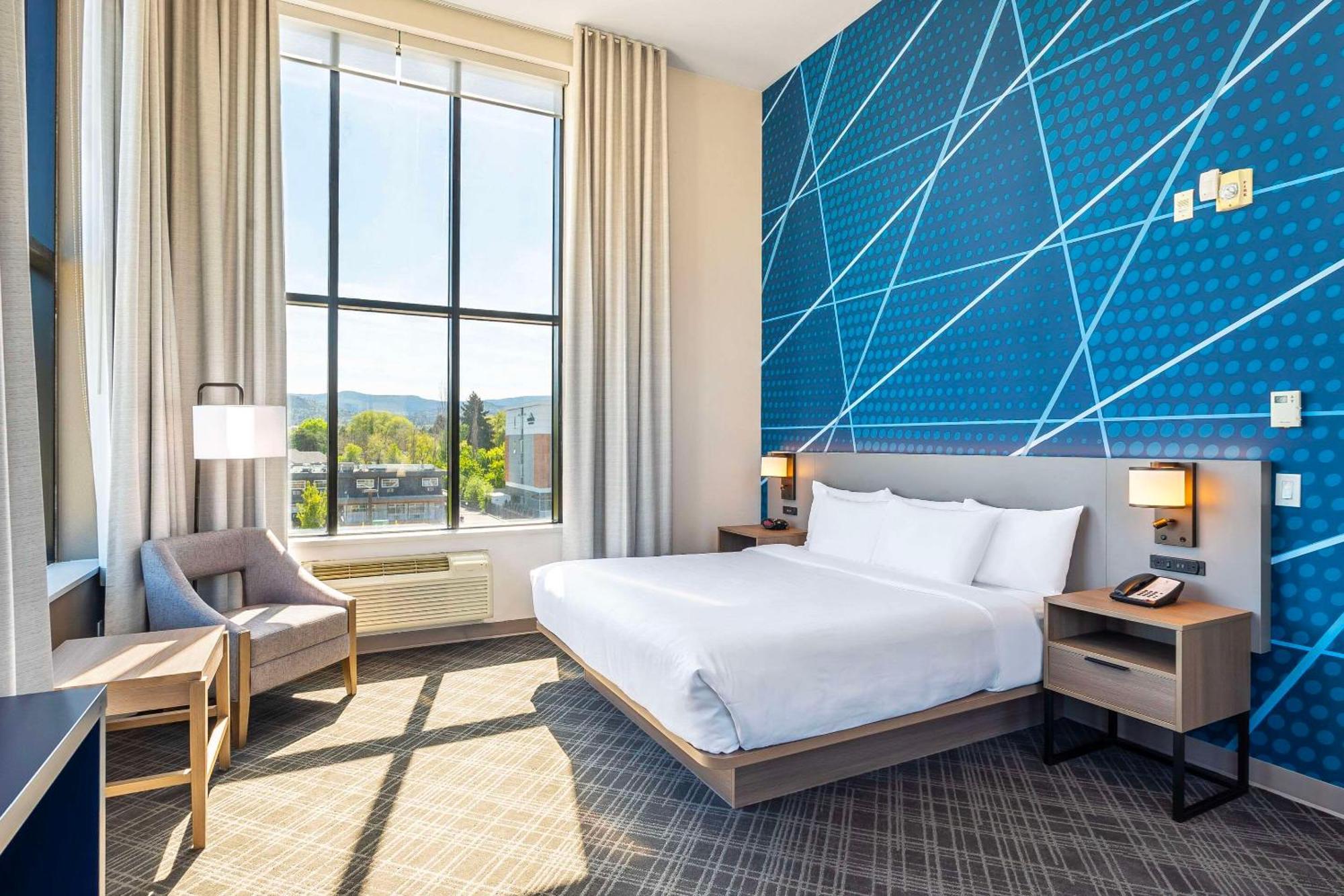 Comfort Suites Kelowna Exteriér fotografie